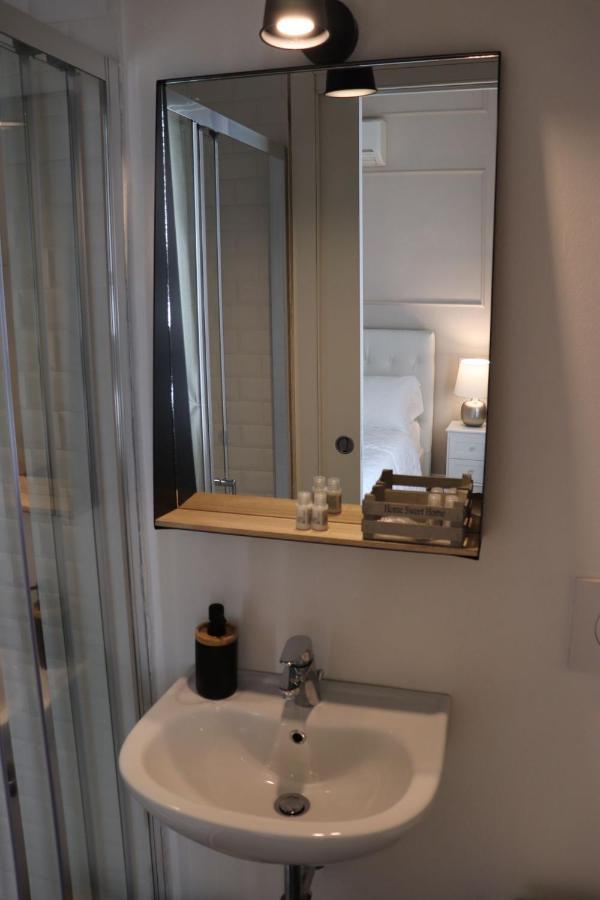 Four Lions Villa Guesthouse ปิซา ภายนอก รูปภาพ